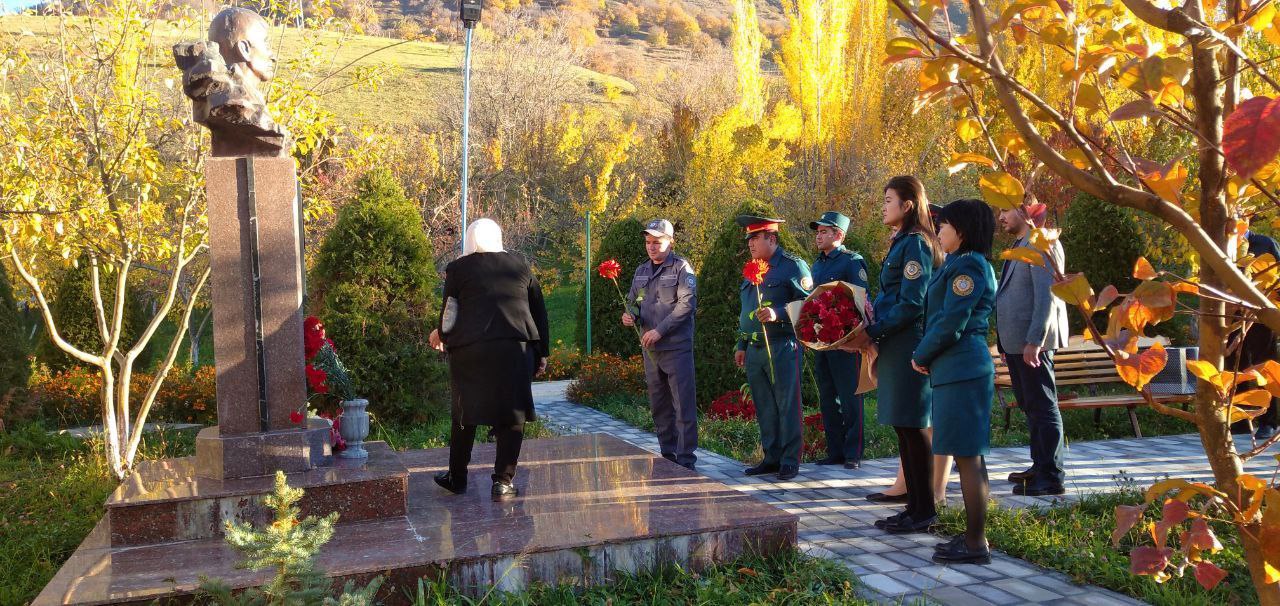 Yashnobod tumani IIO FMB xodimlari xizmat paytida halok bo‘lgan xodimning xotirasini yod e...