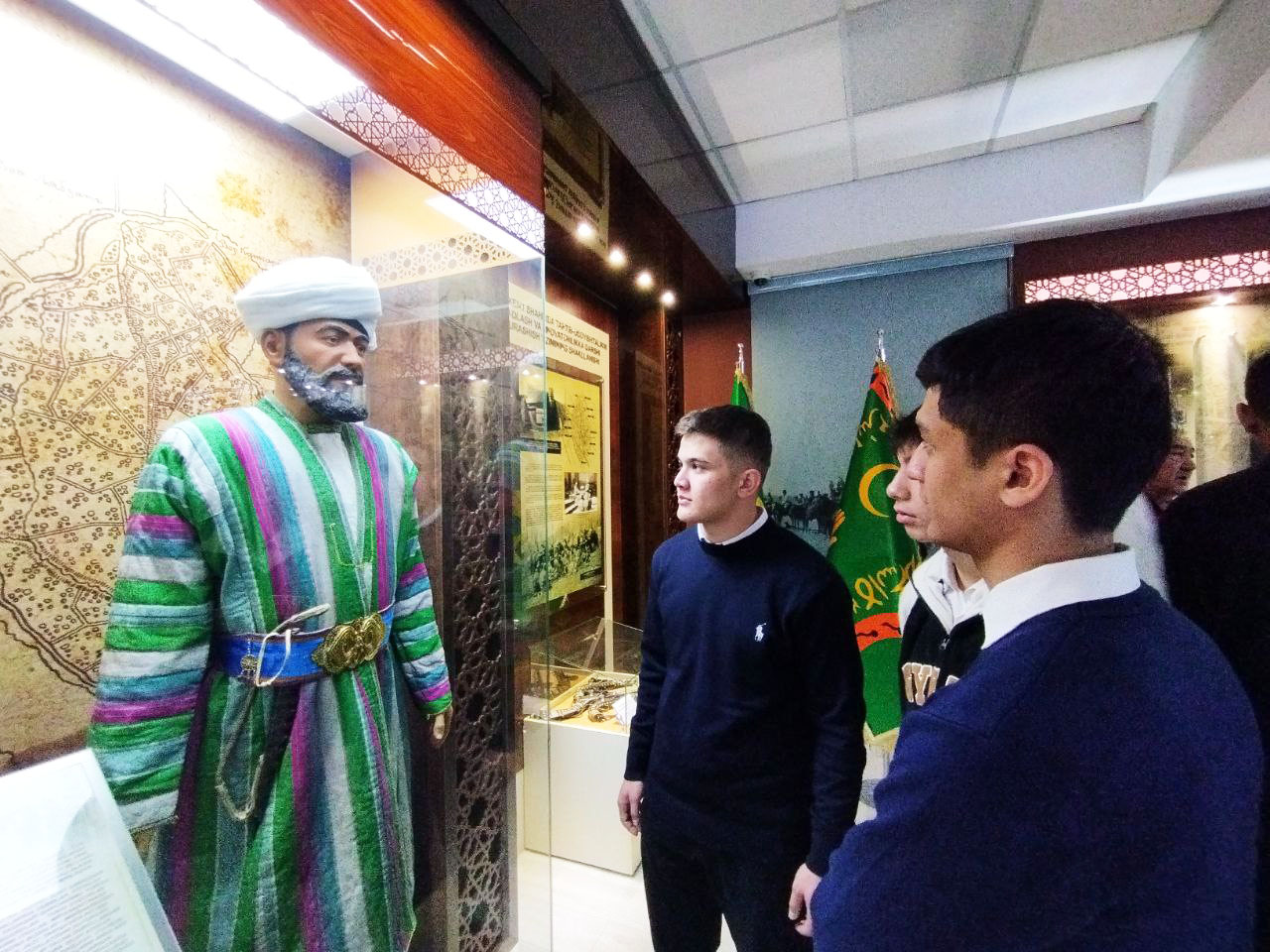 Ученики подшефной школы Юнусабадского района посетили музей Славы ГУВД Ташкента