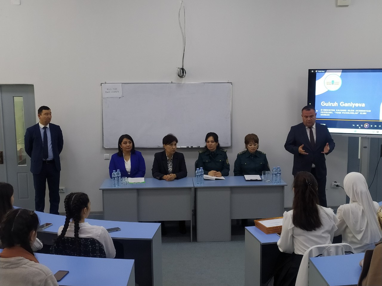 25 ноябрь — "Хотин-қизларга нисбатан зўравонликка барҳам бериш халқаро куни" муносабати би...