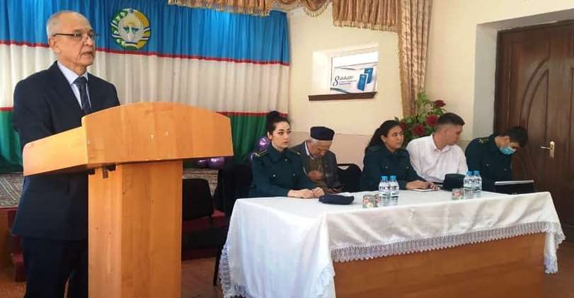 Сотрудники и ветераны ГУВД Ташкента встретились с учащимися школы в Учтепинском районе