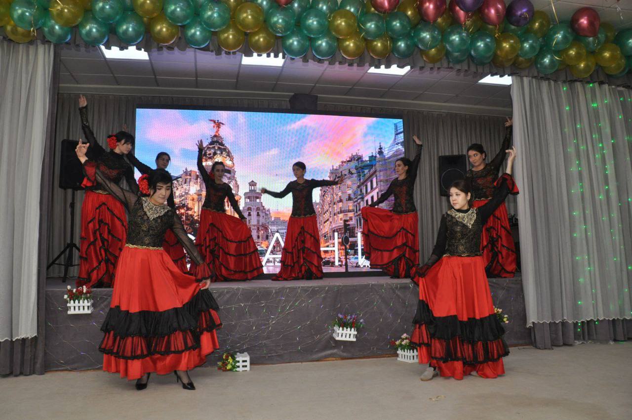 В специализированной школе № 52 Яшнабадского района проведено праздничное мероприятие